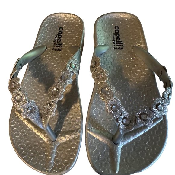 Lot of two sandals Capelli Kids silver floral rhinestone flip flops Roxy Rhinest - Picture 5 of 6